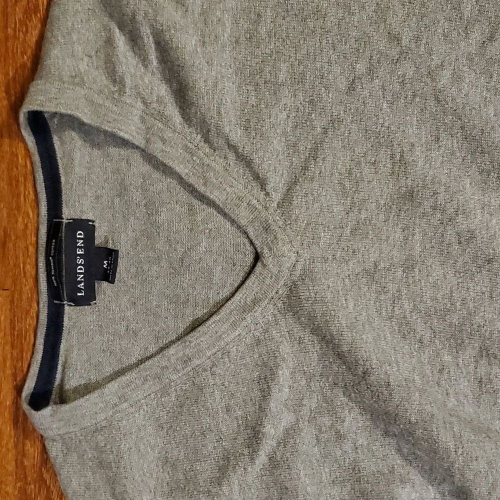 Lands' End Men's V-Neck Gray Pullover Sweater - Size Medium (38-40)
